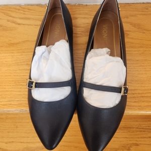 Vionic leather Delilah flats